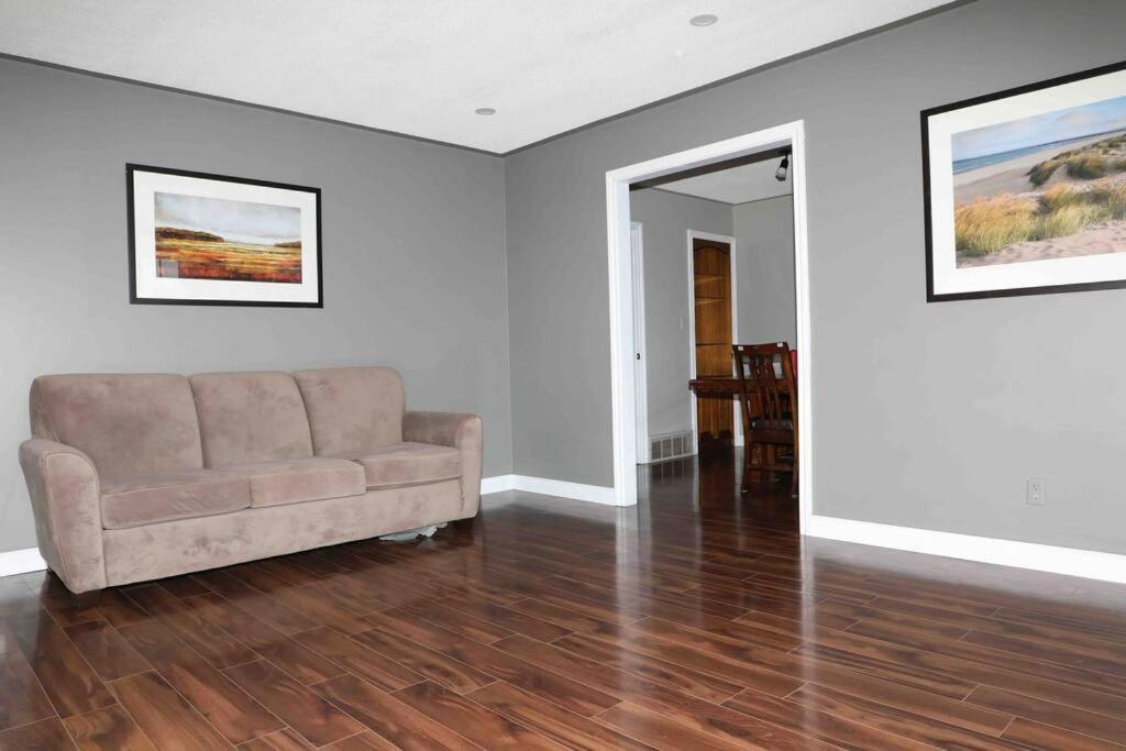 Bowmanville Event Place 外观 照片